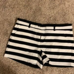 Gap short black and white striped shorts